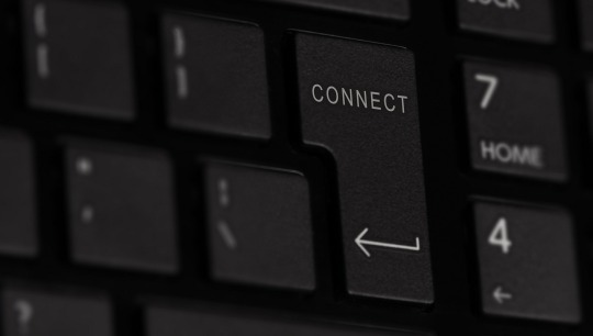 Eine Tastatur mit einer Taste "Connect"